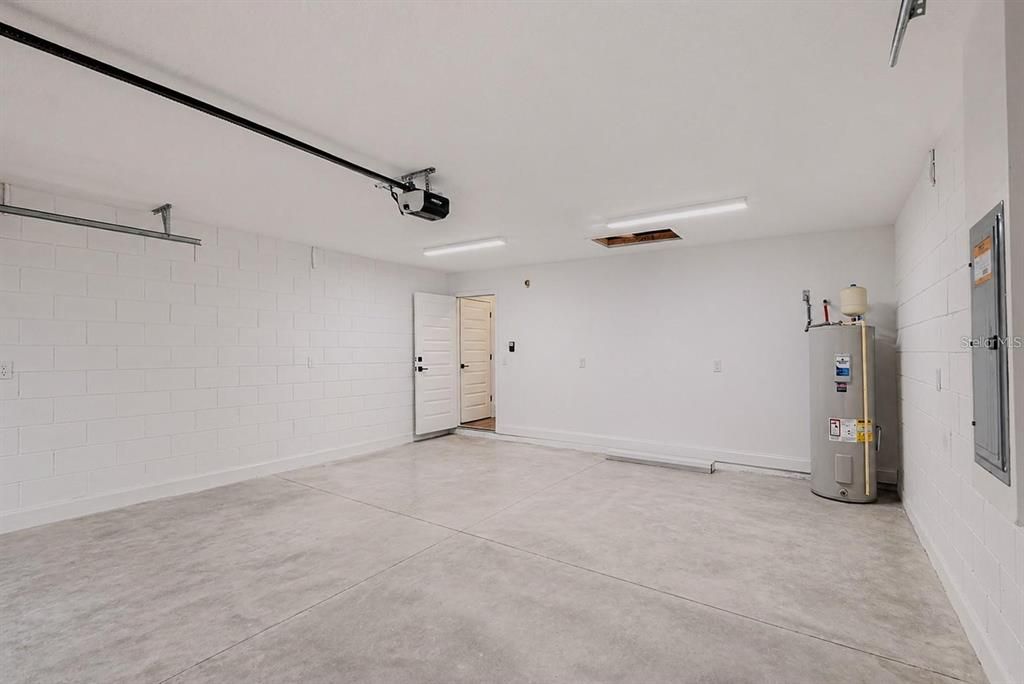 For Sale: $399,900 (4 beds, 2 baths, 1800 Square Feet)