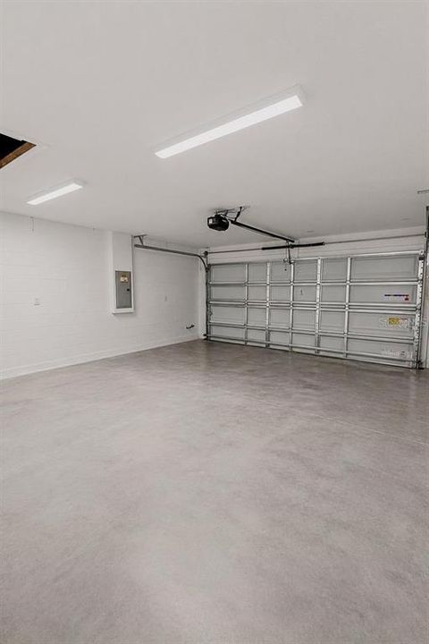 For Sale: $399,900 (4 beds, 2 baths, 1800 Square Feet)