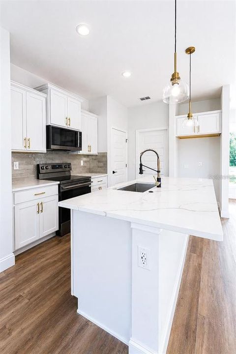 For Sale: $399,900 (4 beds, 2 baths, 1800 Square Feet)