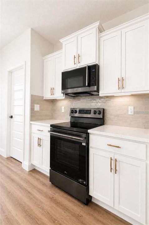 For Sale: $399,900 (4 beds, 2 baths, 1800 Square Feet)