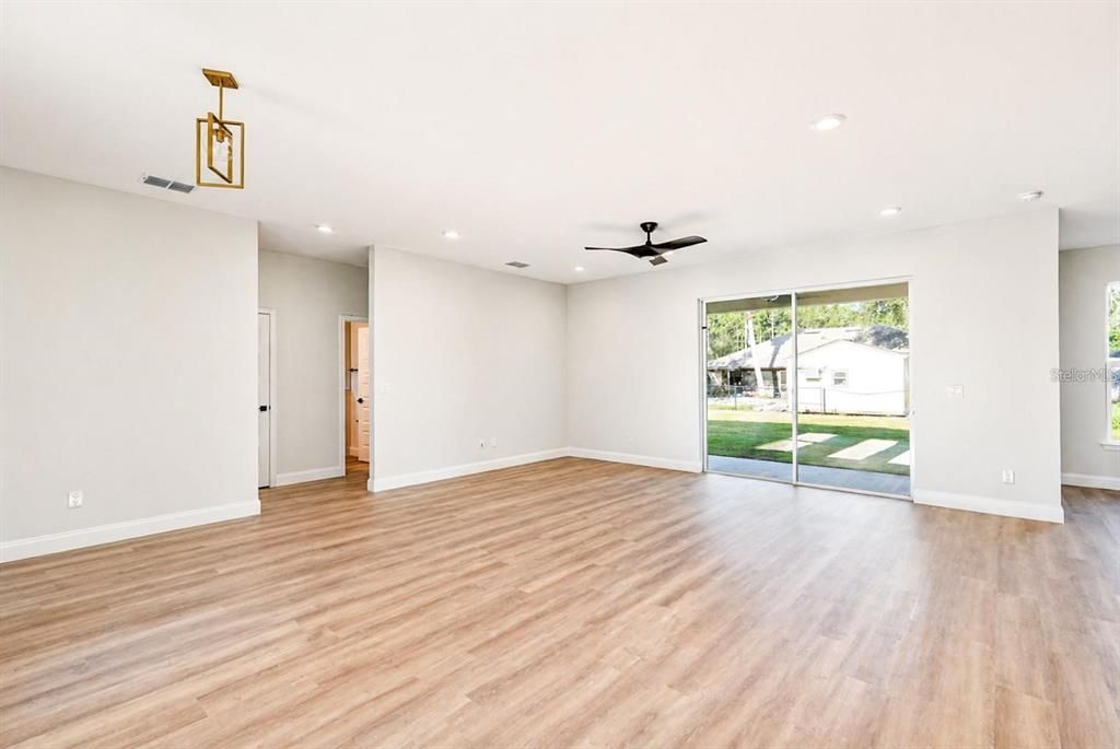 For Sale: $399,900 (4 beds, 2 baths, 1800 Square Feet)