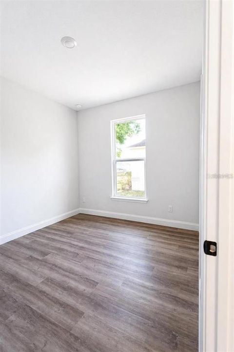 For Sale: $399,900 (4 beds, 2 baths, 1800 Square Feet)