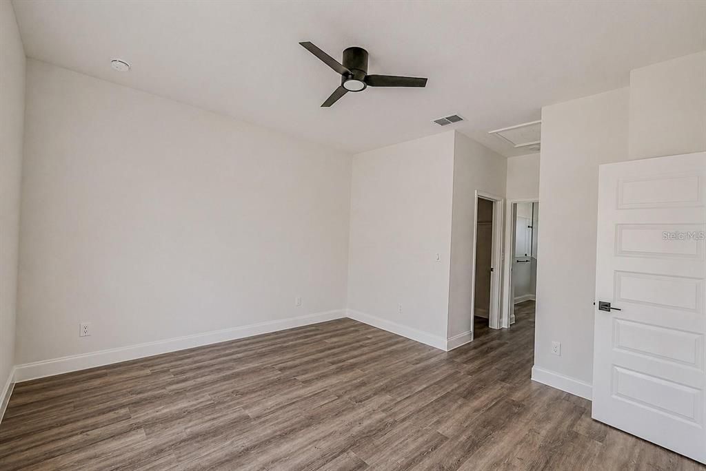 For Sale: $399,900 (4 beds, 2 baths, 1800 Square Feet)