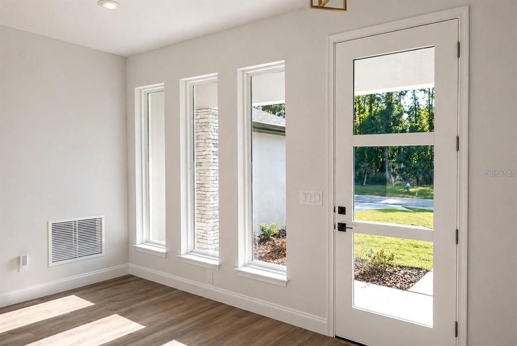 For Sale: $399,900 (4 beds, 2 baths, 1800 Square Feet)