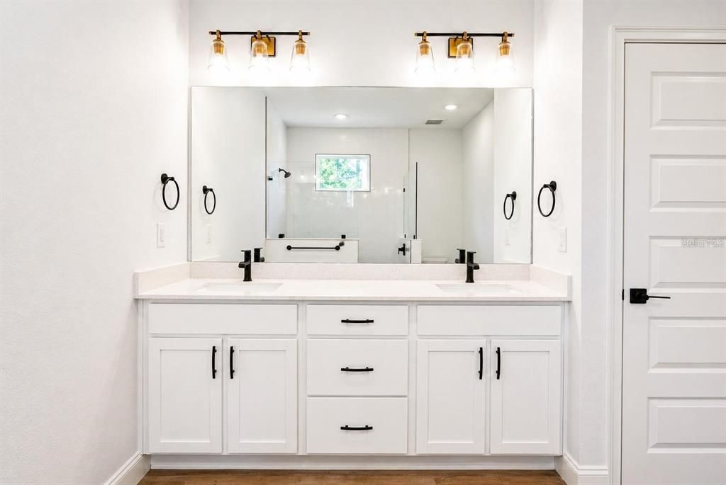 For Sale: $399,900 (4 beds, 2 baths, 1800 Square Feet)