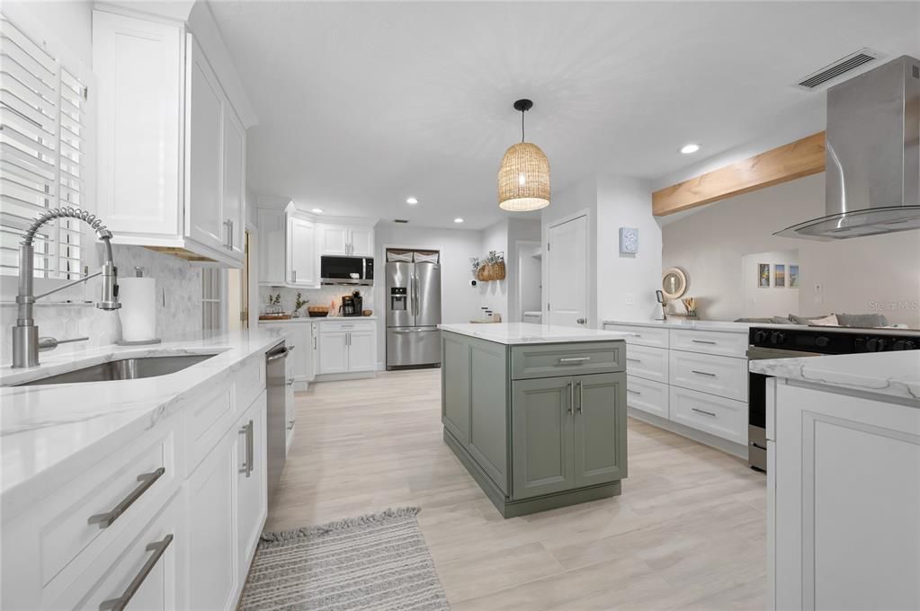 Active With Contract: $735,000 (4 beds, 2 baths, 2115 Square Feet)