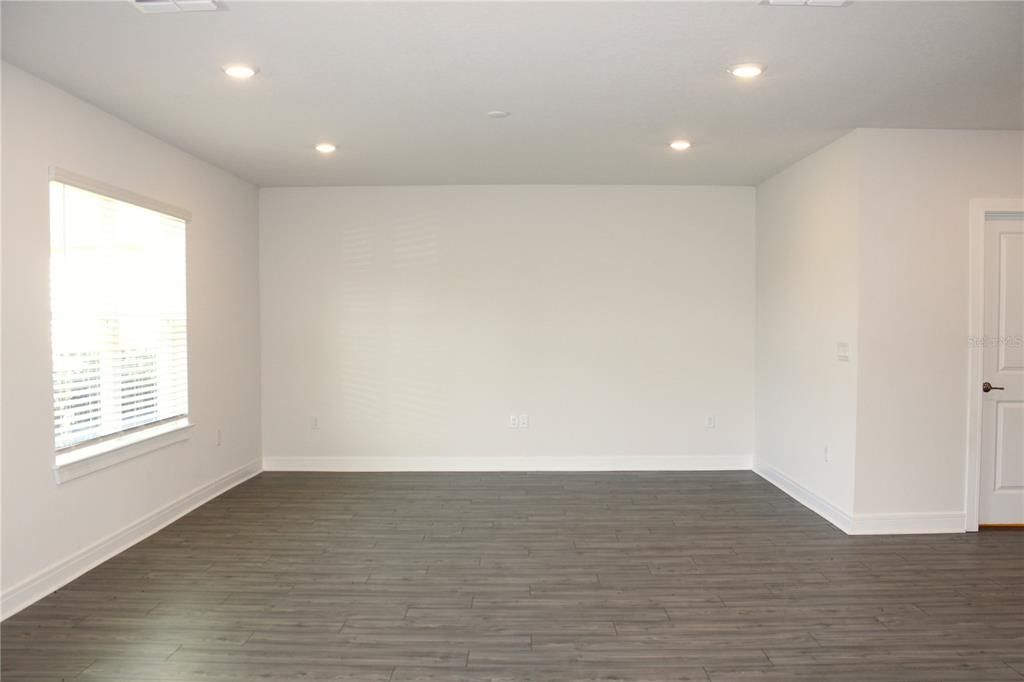 En Venta: $535,000 (5 camas, 3 baños, 2386 Pies cuadrados)