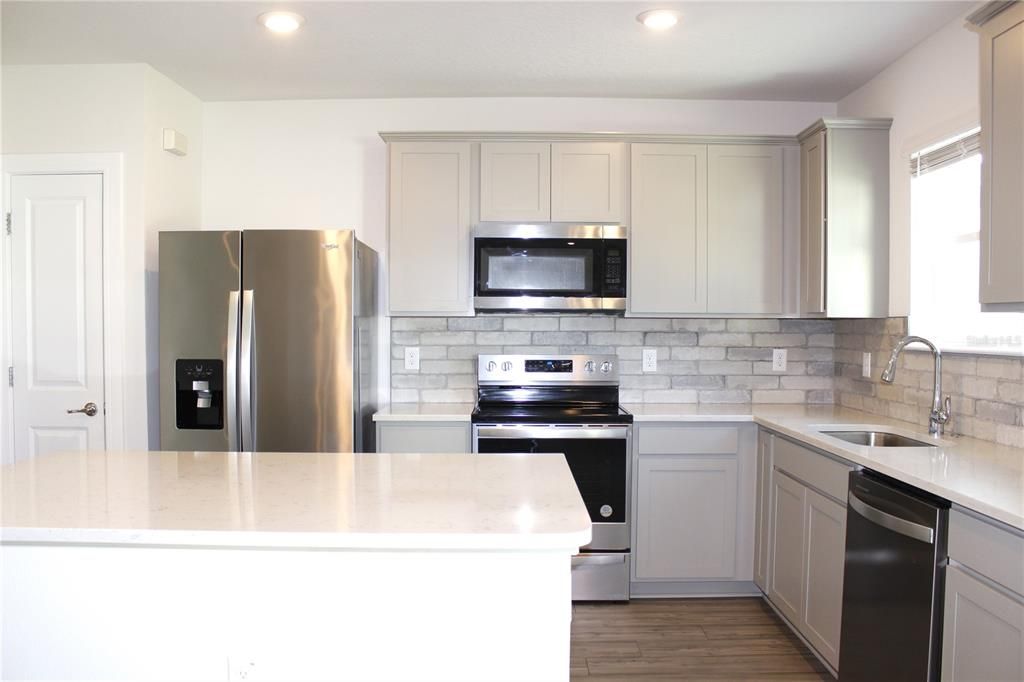 En Venta: $535,000 (5 camas, 3 baños, 2386 Pies cuadrados)