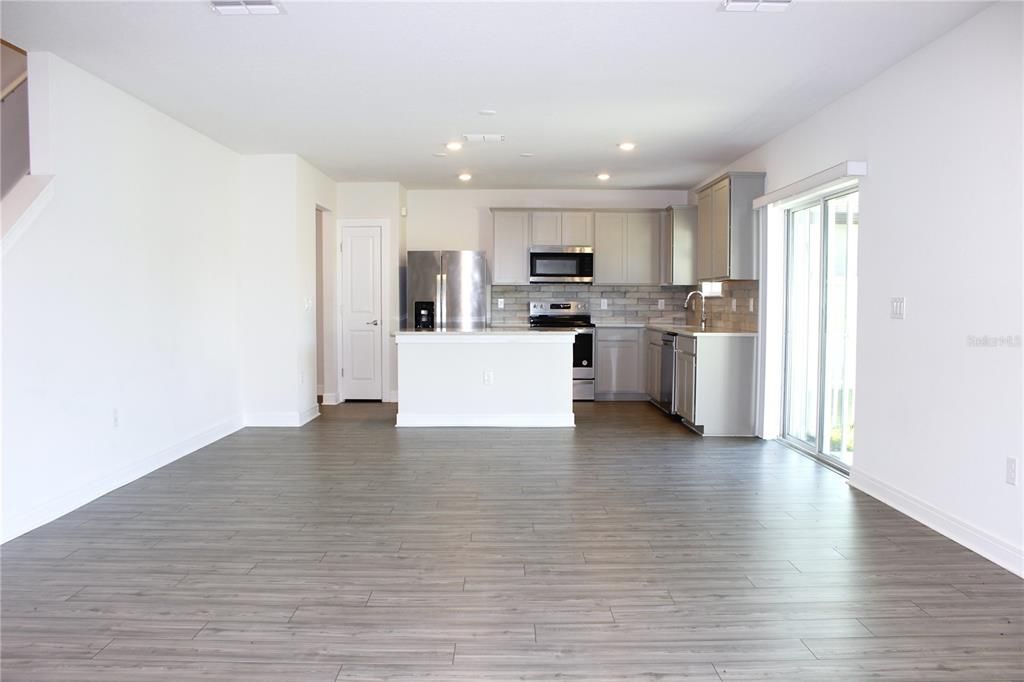 En Venta: $535,000 (5 camas, 3 baños, 2386 Pies cuadrados)