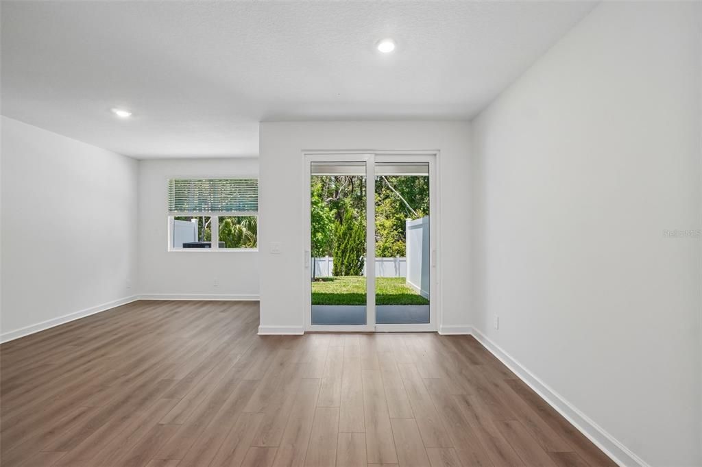 На продажу: $374,990 (3 спален, 2 ванн, 1607 Квадратных фут)