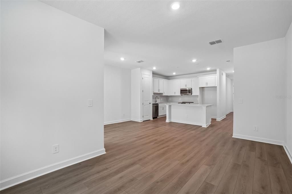 На продажу: $374,990 (3 спален, 2 ванн, 1607 Квадратных фут)
