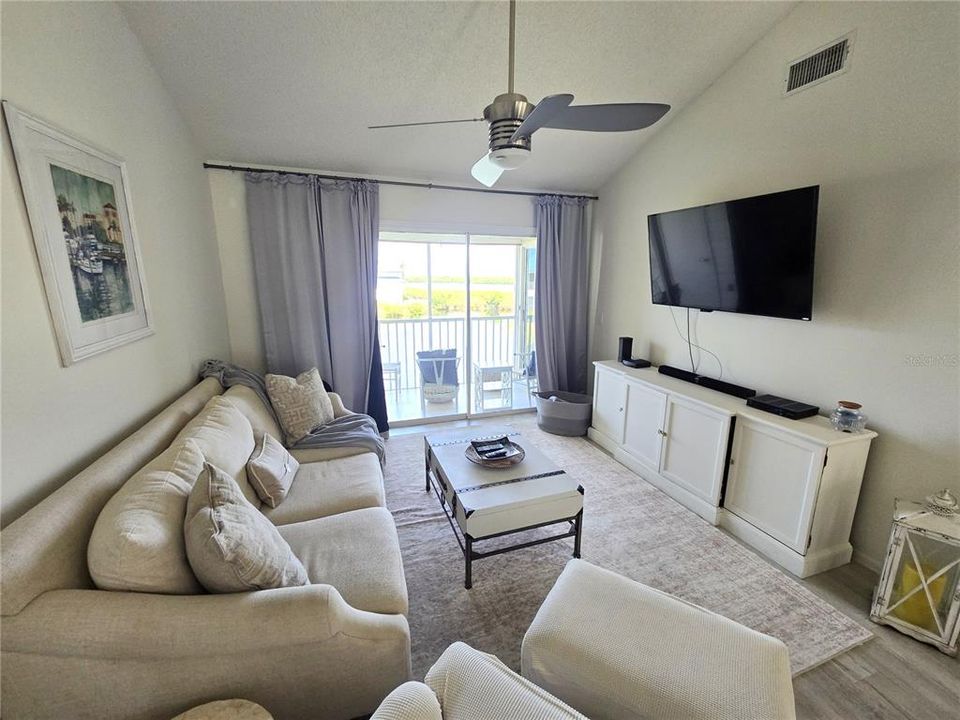 В аренду: $2,500 (2 спален, 2 ванн, 1096 Квадратных фут)