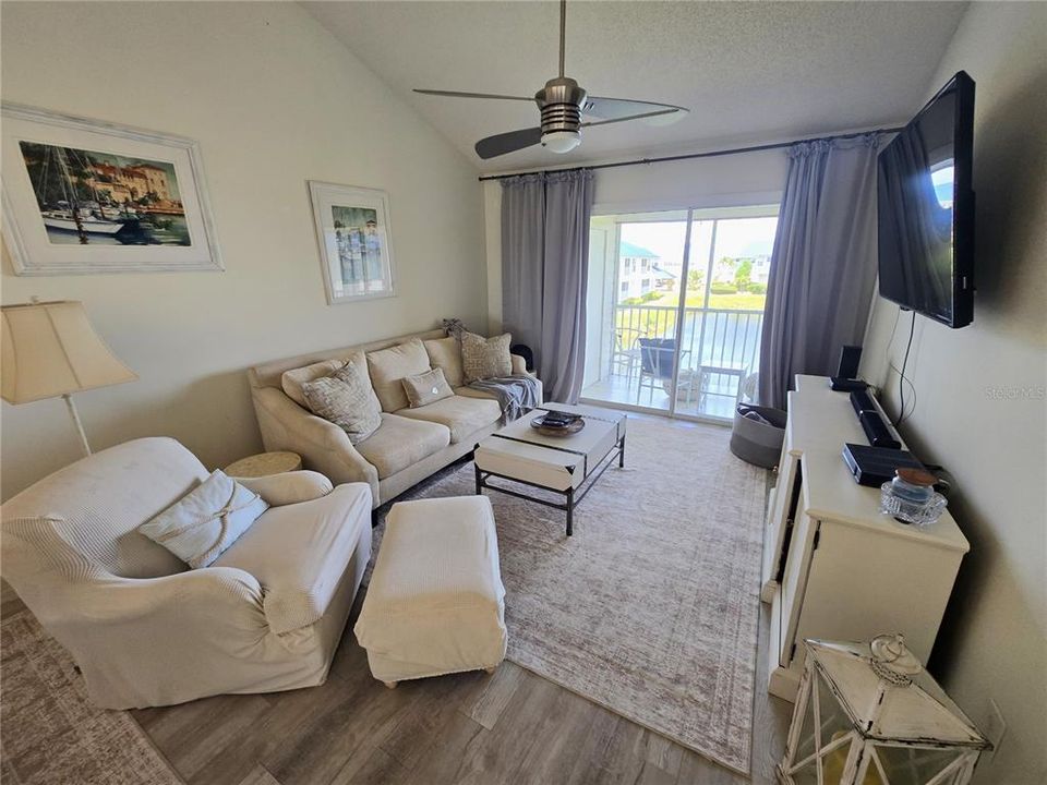 В аренду: $2,500 (2 спален, 2 ванн, 1096 Квадратных фут)