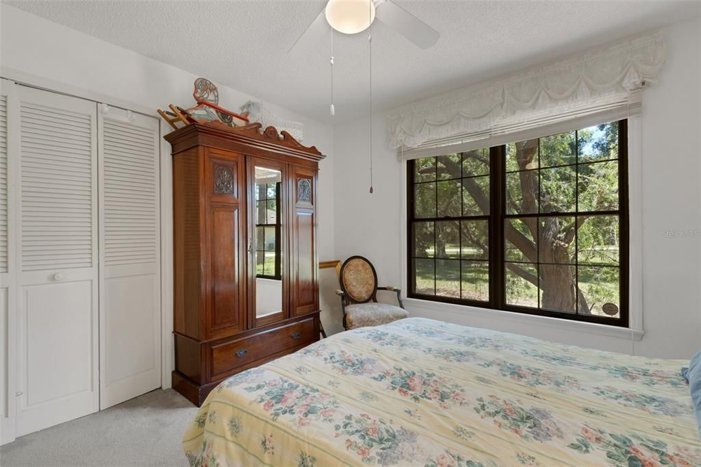For Sale: $825,000 (6 beds, 3 baths, 3543 Square Feet)