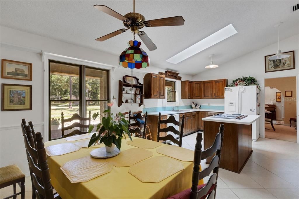 For Sale: $825,000 (6 beds, 3 baths, 3543 Square Feet)