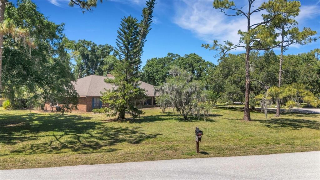 For Sale: $825,000 (6 beds, 3 baths, 3543 Square Feet)