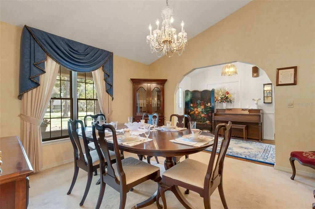 For Sale: $825,000 (6 beds, 3 baths, 3543 Square Feet)