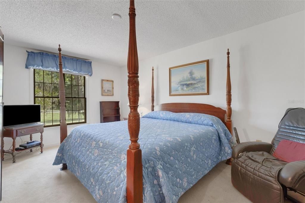 For Sale: $825,000 (6 beds, 3 baths, 3543 Square Feet)