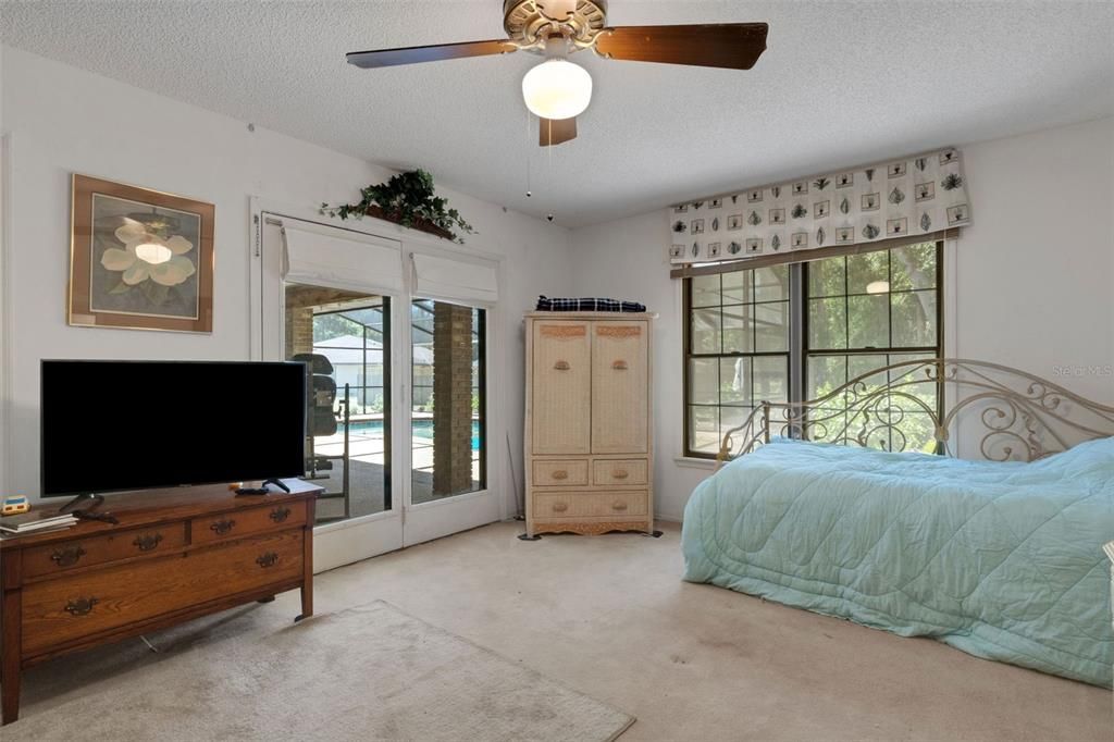 For Sale: $825,000 (6 beds, 3 baths, 3543 Square Feet)