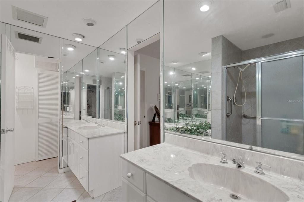 For Sale: $825,000 (6 beds, 3 baths, 3543 Square Feet)