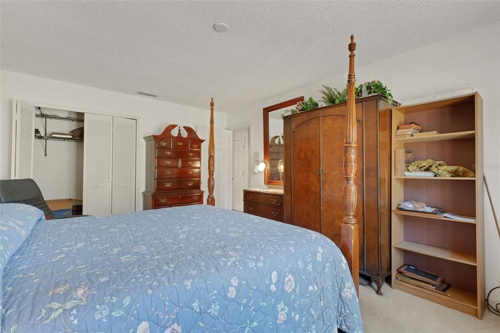 For Sale: $825,000 (6 beds, 3 baths, 3543 Square Feet)