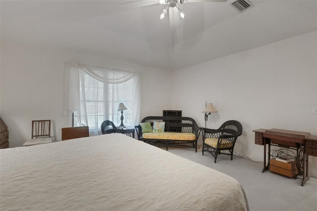 For Sale: $825,000 (6 beds, 3 baths, 3543 Square Feet)