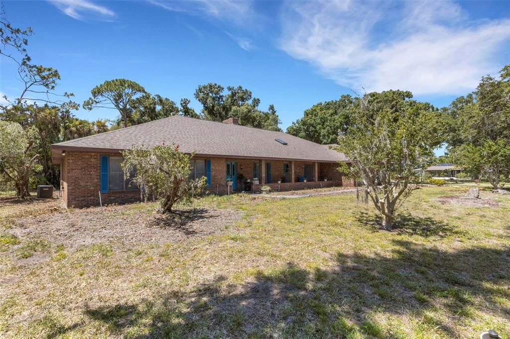 For Sale: $825,000 (6 beds, 3 baths, 3543 Square Feet)
