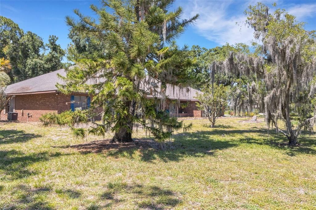 For Sale: $825,000 (6 beds, 3 baths, 3543 Square Feet)