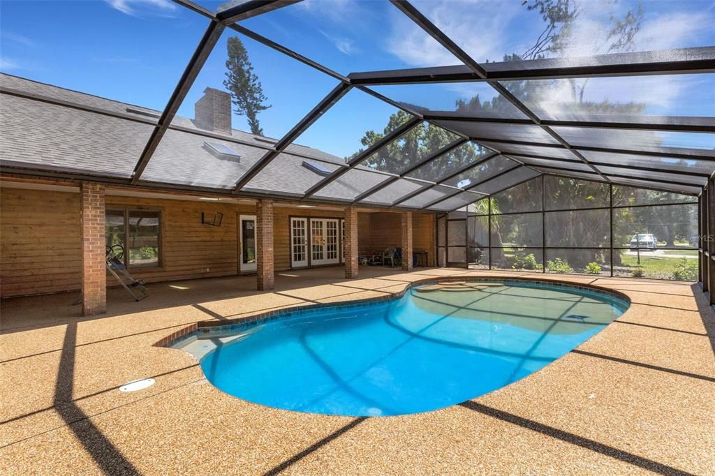 For Sale: $825,000 (6 beds, 3 baths, 3543 Square Feet)