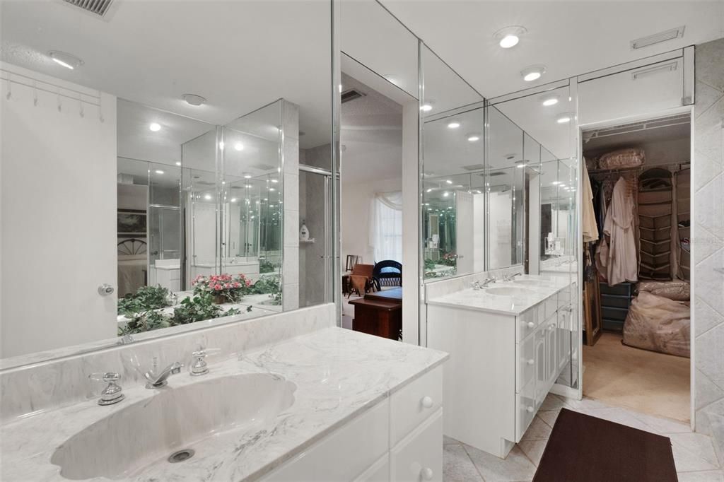 For Sale: $825,000 (6 beds, 3 baths, 3543 Square Feet)