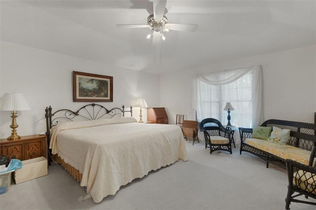 For Sale: $825,000 (6 beds, 3 baths, 3543 Square Feet)