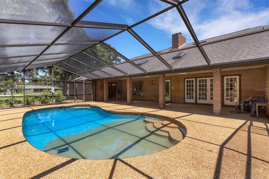 For Sale: $825,000 (6 beds, 3 baths, 3543 Square Feet)
