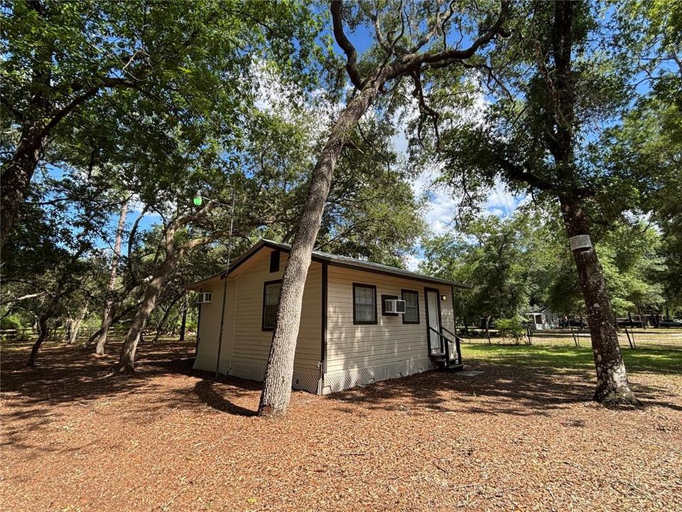 Active With Contract: $94,000 (2 beds, 1 baths, 552 Square Feet)