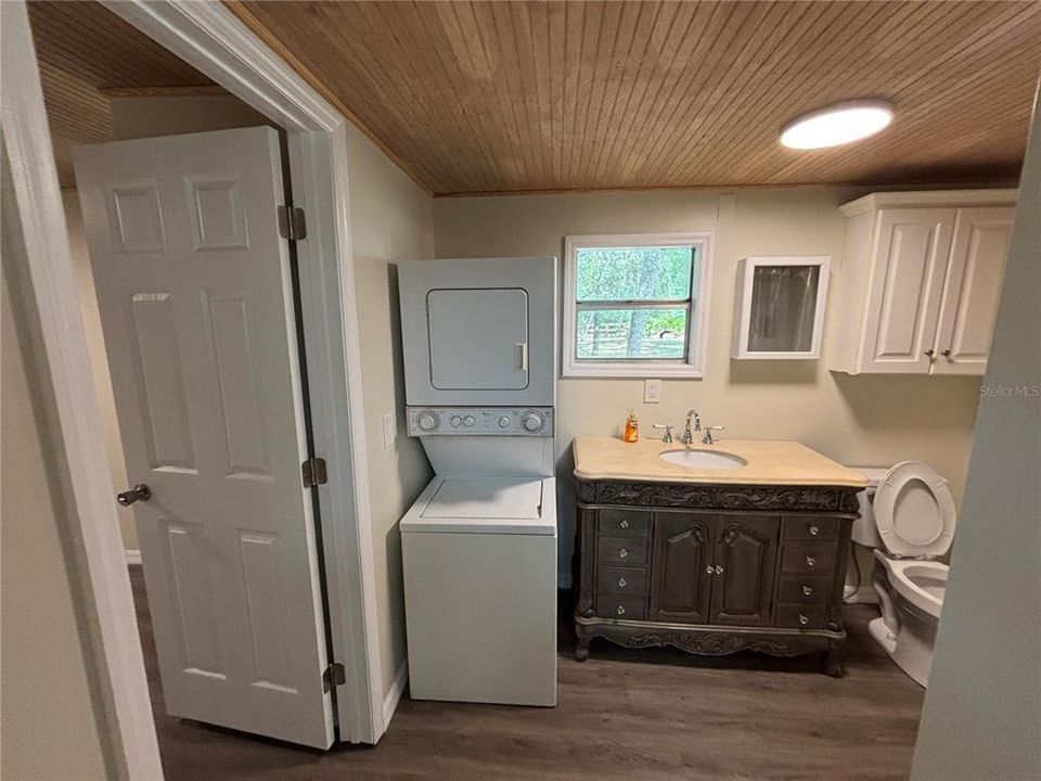 Active With Contract: $94,000 (2 beds, 1 baths, 552 Square Feet)