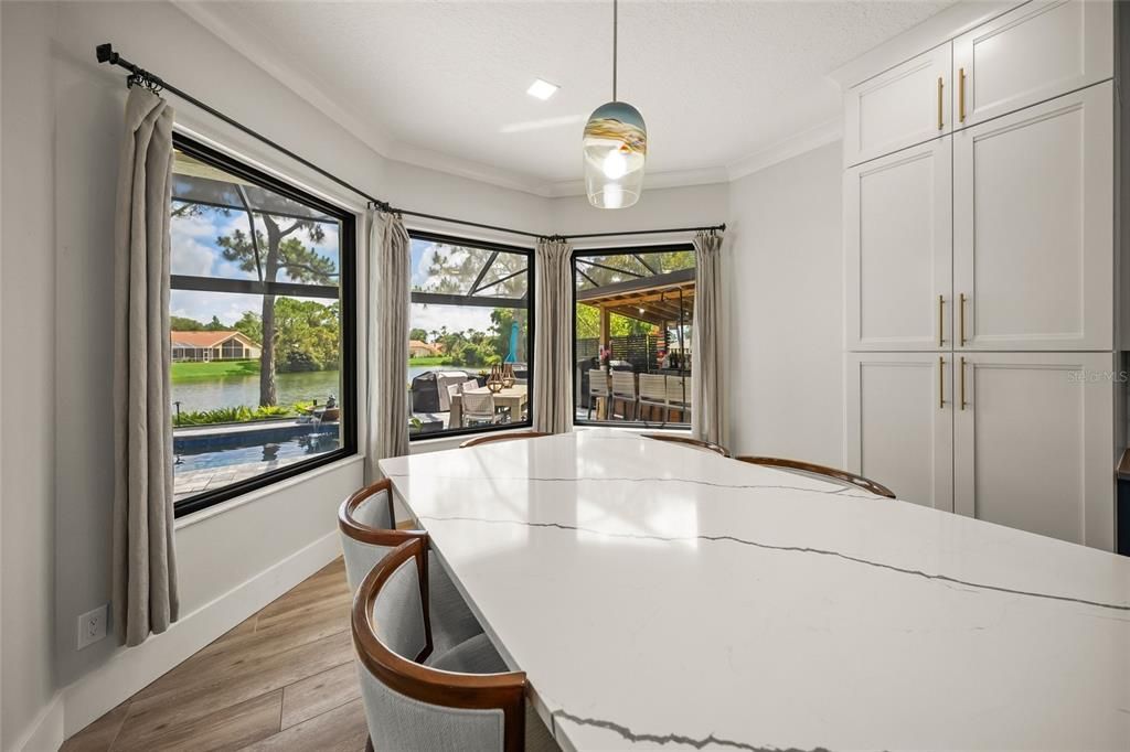 En Venta: $998,000 (3 camas, 2 baños, 2538 Pies cuadrados)
