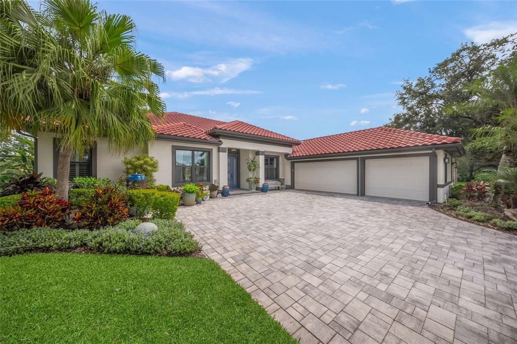 En Venta: $998,000 (3 camas, 2 baños, 2538 Pies cuadrados)