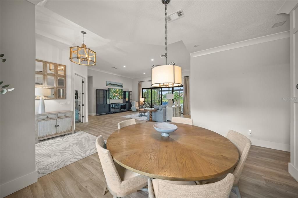 En Venta: $998,000 (3 camas, 2 baños, 2538 Pies cuadrados)