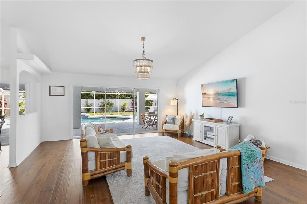 For Sale: $589,000 (3 beds, 2 baths, 1811 Square Feet)