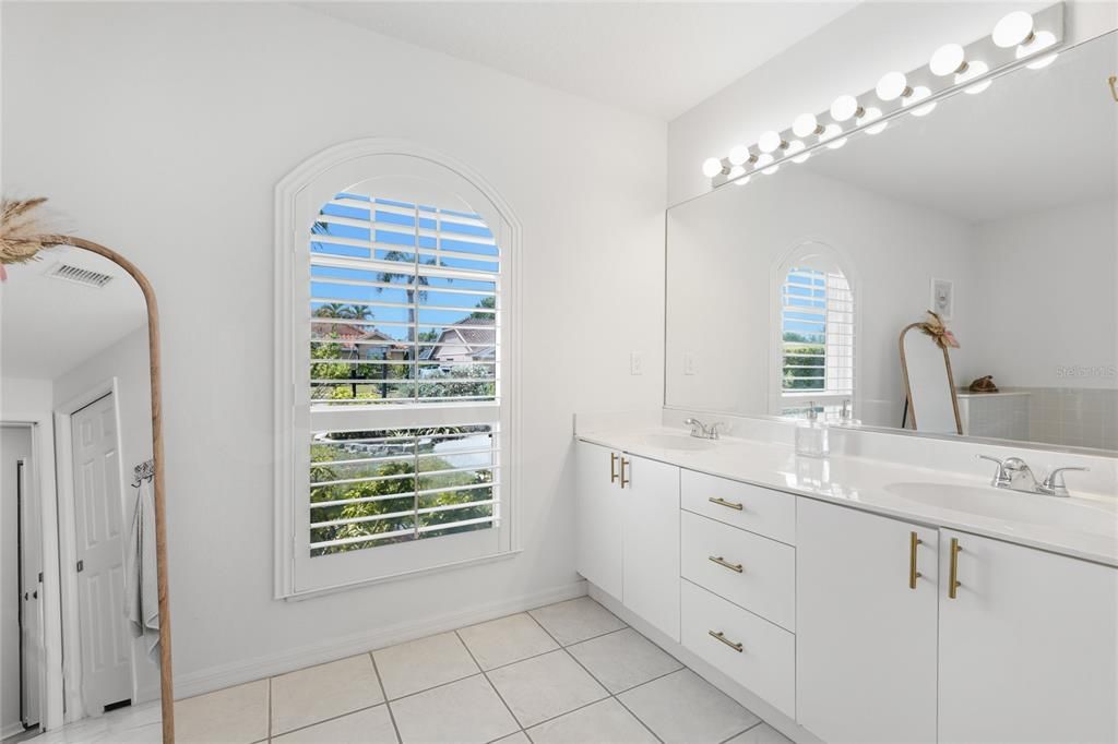 For Sale: $589,000 (3 beds, 2 baths, 1811 Square Feet)