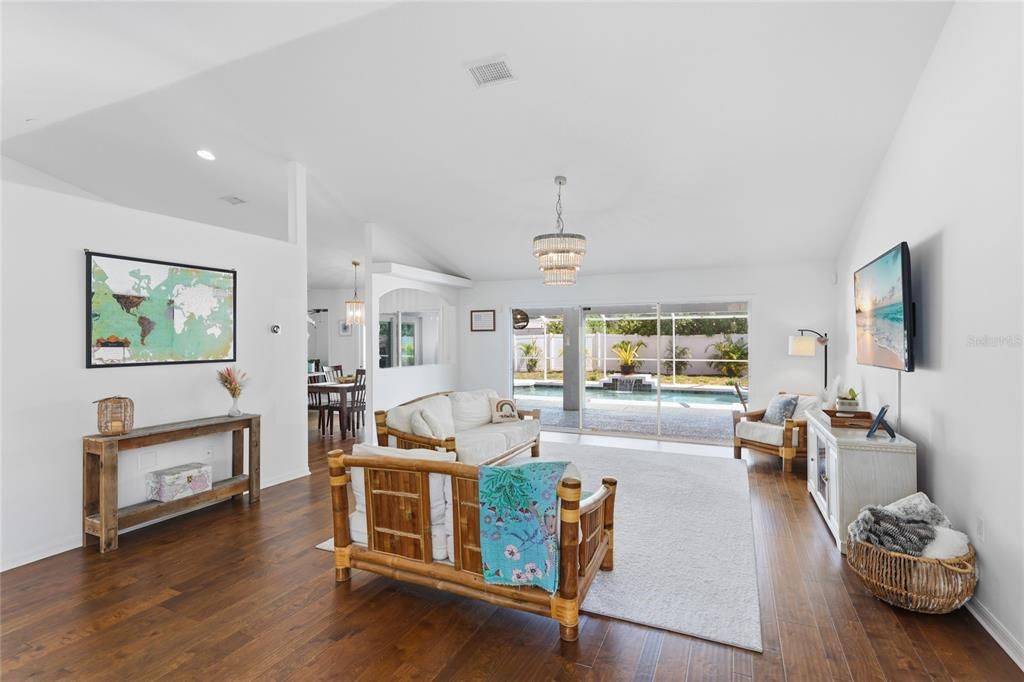 For Sale: $589,000 (3 beds, 2 baths, 1811 Square Feet)