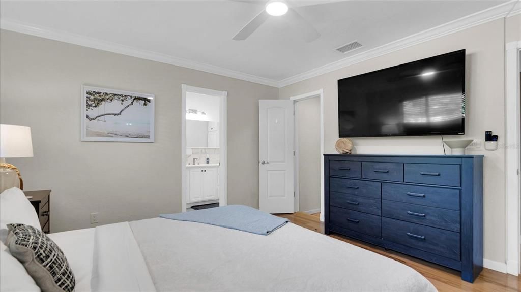 For Sale: $595,000 (3 beds, 2 baths, 1358 Square Feet)