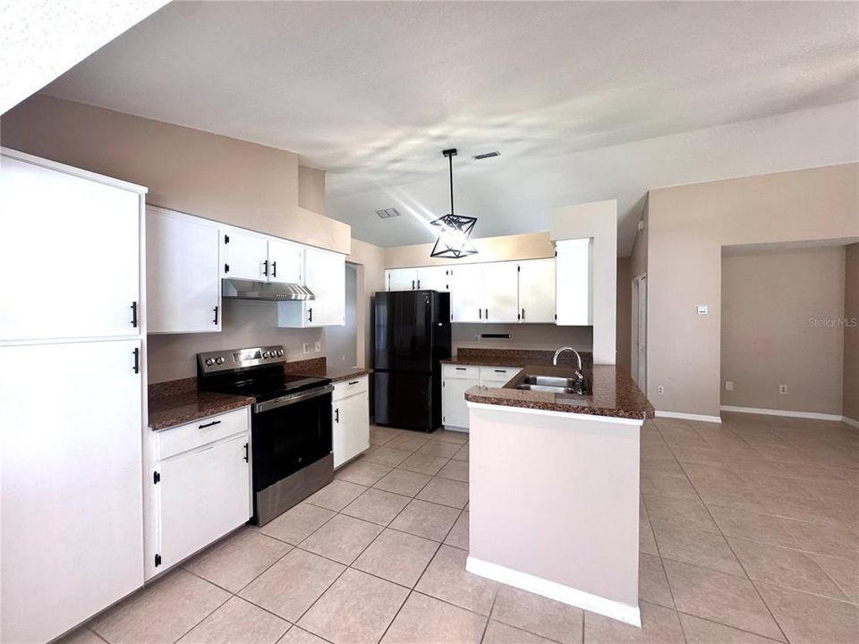 Active With Contract: $3,099 (3 beds, 2 baths, 1723 Square Feet)