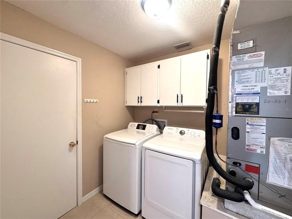 Active With Contract: $3,099 (3 beds, 2 baths, 1723 Square Feet)