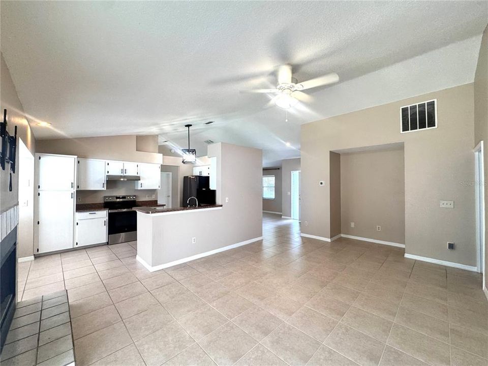Active With Contract: $3,099 (3 beds, 2 baths, 1723 Square Feet)