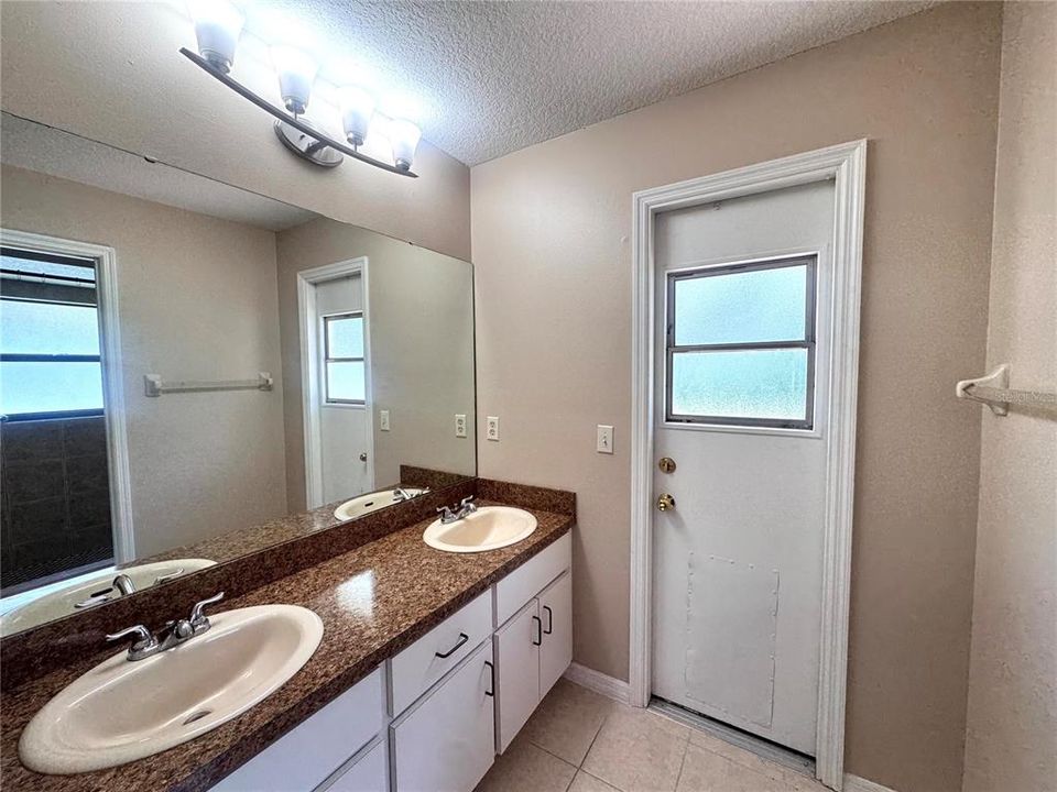 Active With Contract: $3,099 (3 beds, 2 baths, 1723 Square Feet)
