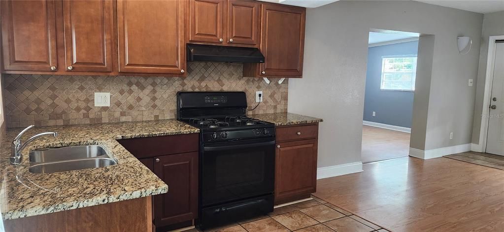 For Rent: $2,700 (3 beds, 2 baths, 1401 Square Feet)
