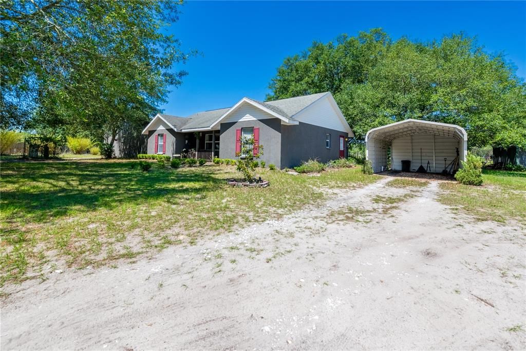 For Sale: $300,000 (3 beds, 2 baths, 1402 Square Feet)