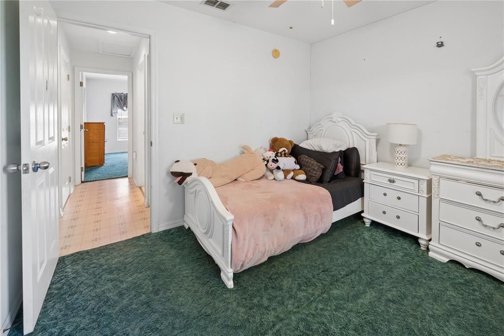 For Sale: $300,000 (3 beds, 2 baths, 1402 Square Feet)