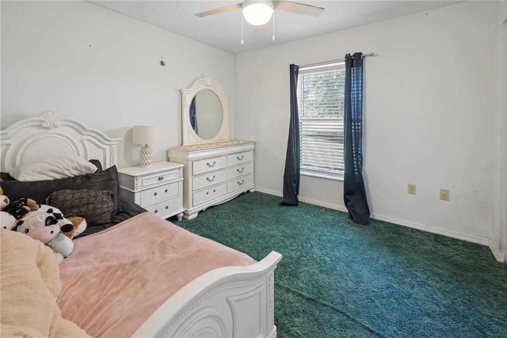 For Sale: $300,000 (3 beds, 2 baths, 1402 Square Feet)