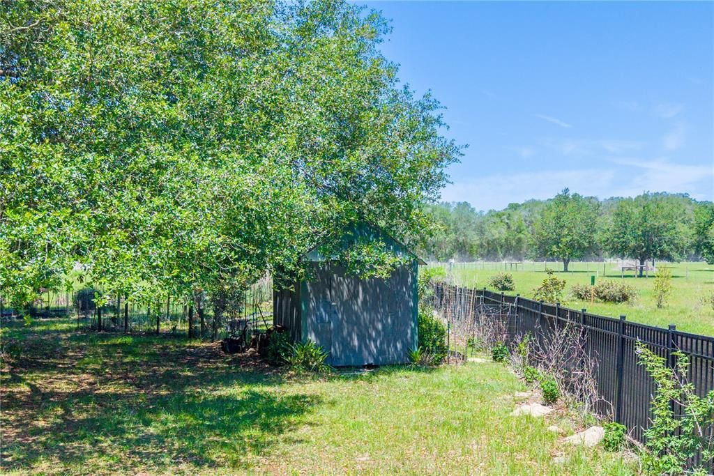 For Sale: $300,000 (3 beds, 2 baths, 1402 Square Feet)